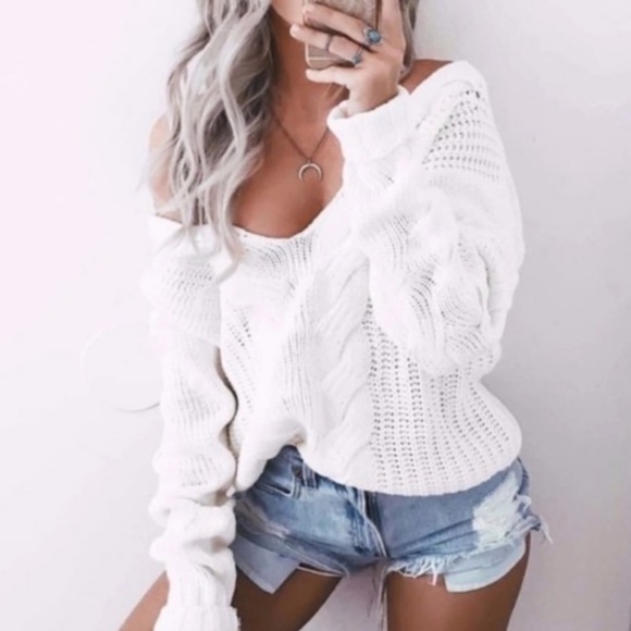 Sweaters - Off white fall autumn knit vneck sweater